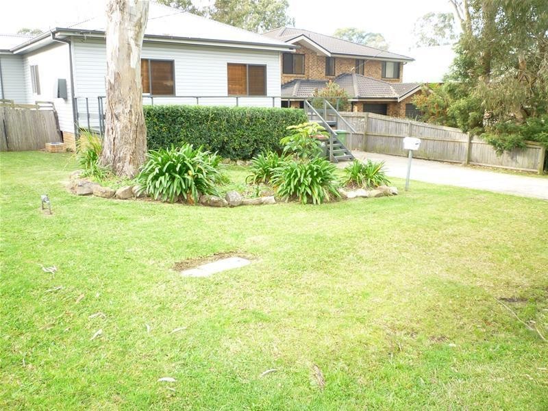 14 Barclay Avenue, Mannering Park NSW 2259