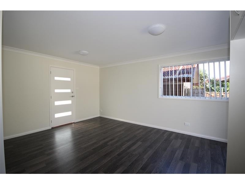 2a Warwick Avenue, Mannering Park NSW 2259