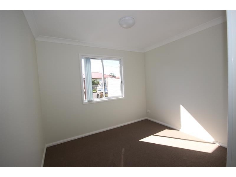 2a Warwick Avenue, Mannering Park NSW 2259