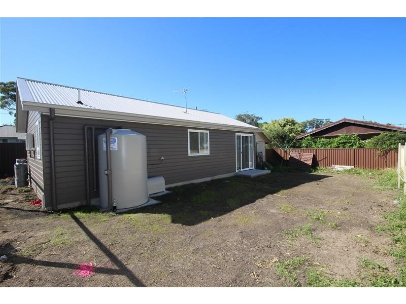 2a Warwick Avenue, Mannering Park NSW 2259