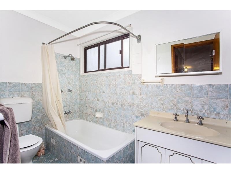 4 Merrendale Avenue, Gorokan NSW 2263