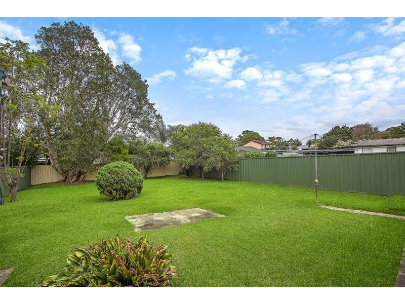 4 Merrendale Avenue, Gorokan NSW 2263