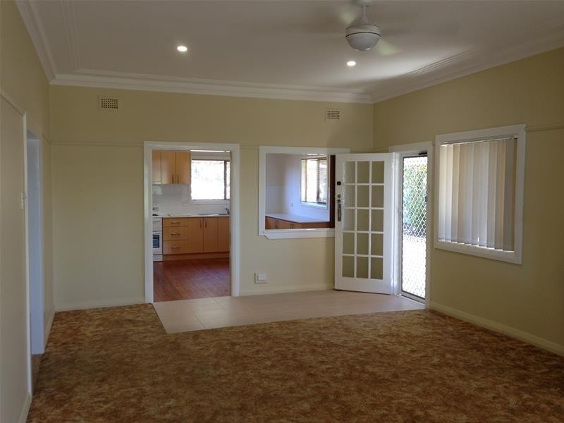 10 Scott Road, Mannering Park NSW 2259