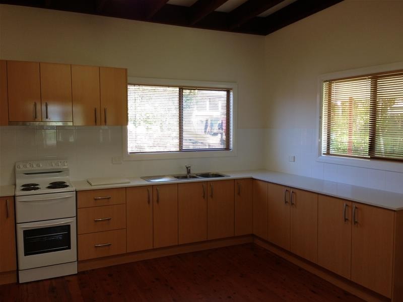 10 Scott Road, Mannering Park NSW 2259