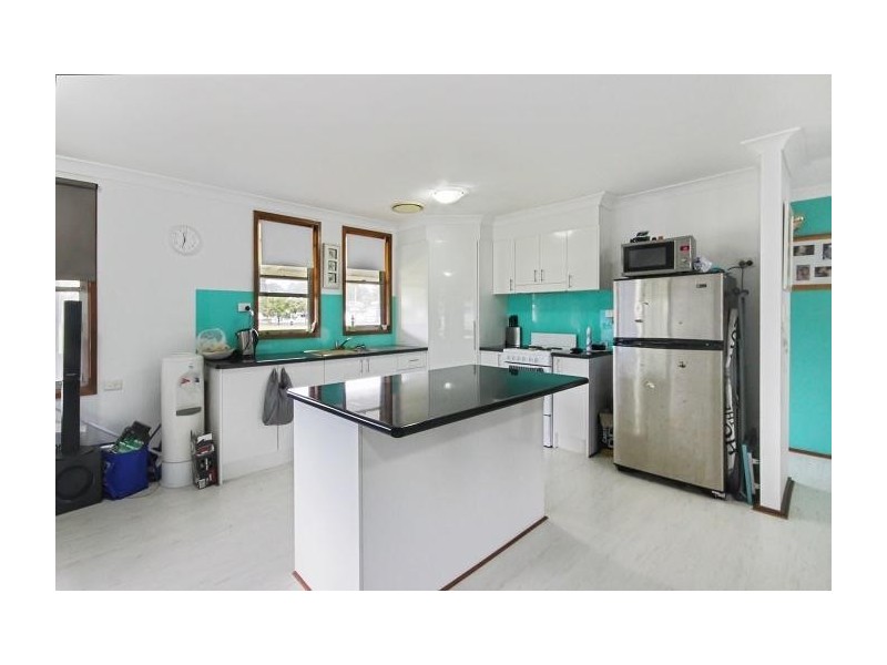 3 Cheryl Street, Mannering Park NSW 2259