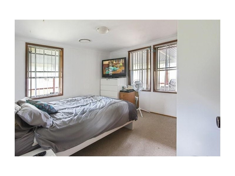 3 Cheryl Street, Mannering Park NSW 2259