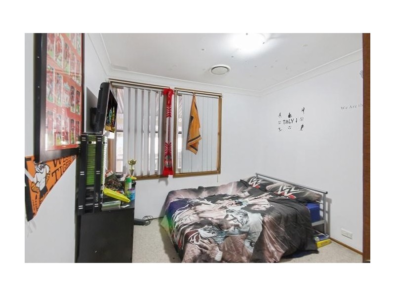 3 Cheryl Street, Mannering Park NSW 2259