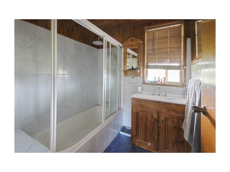 3 Cheryl Street, Mannering Park NSW 2259