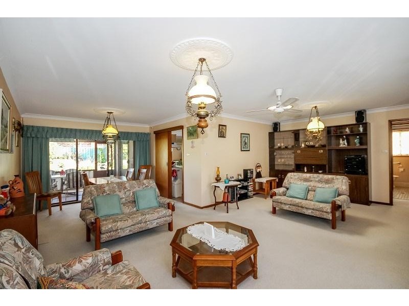 1 Harwood Close, Mannering Park NSW 2259