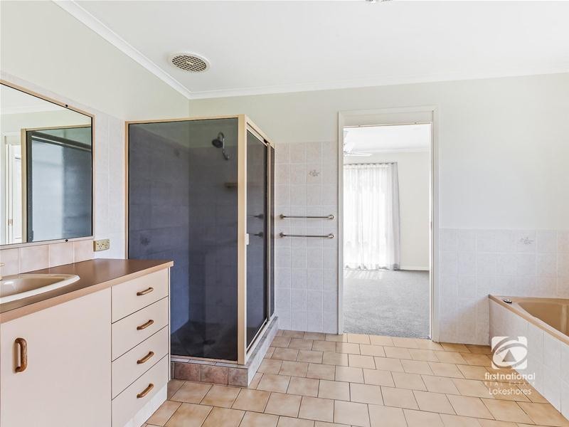 5 Harwood Close, Mannering Park NSW 2259