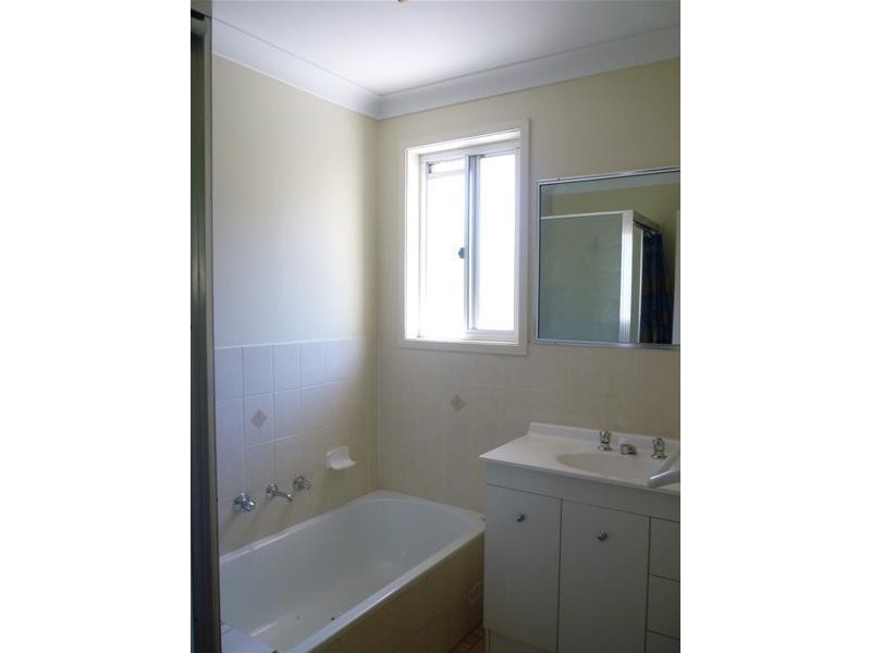 68 Griffith Street, Mannering Park NSW 2259