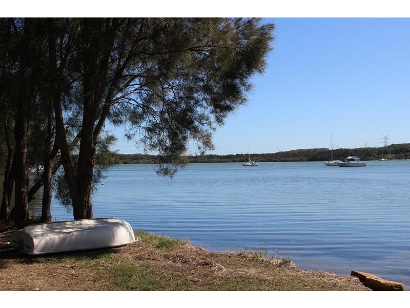 55 Vales Road, Mannering Park NSW 2259