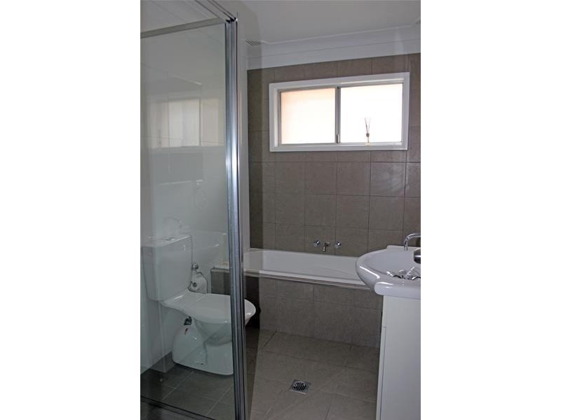 68 Gymea Crescent, Mannering Park NSW 2259