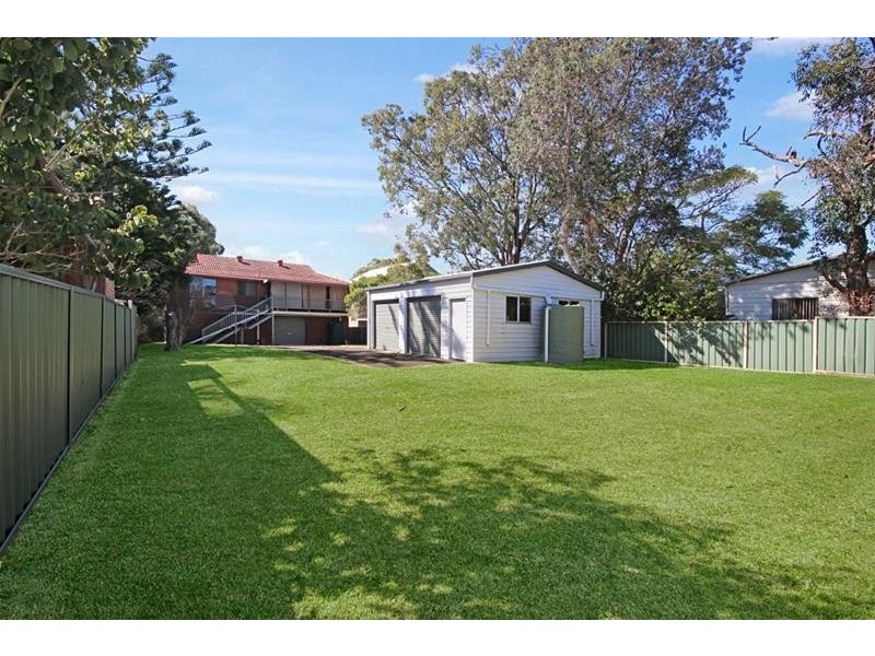1 Bambury Avenue, Summerland Point NSW 2259