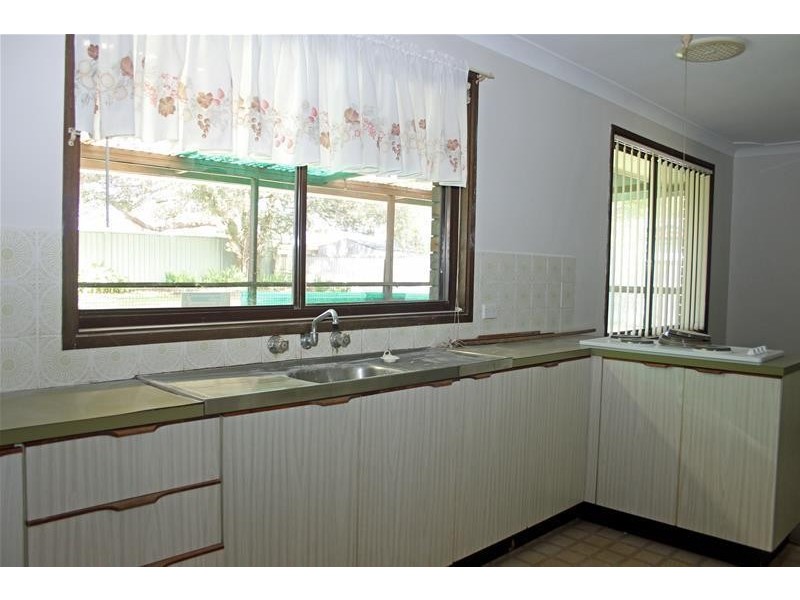 11 Nichols Avenue, Gorokan NSW 2263