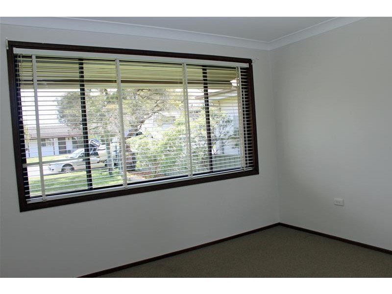 11 Nichols Avenue, Gorokan NSW 2263