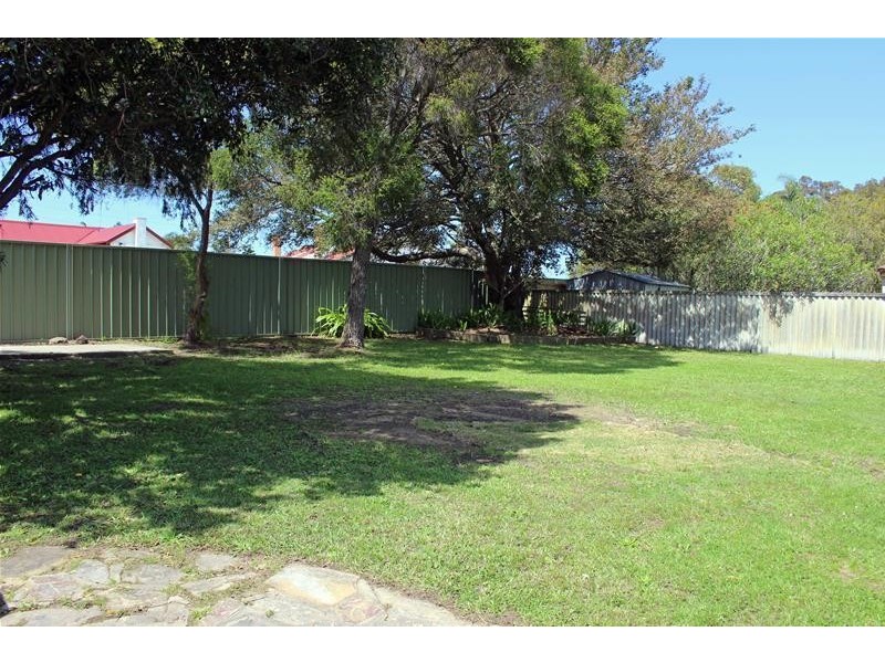 11 Nichols Avenue, Gorokan NSW 2263