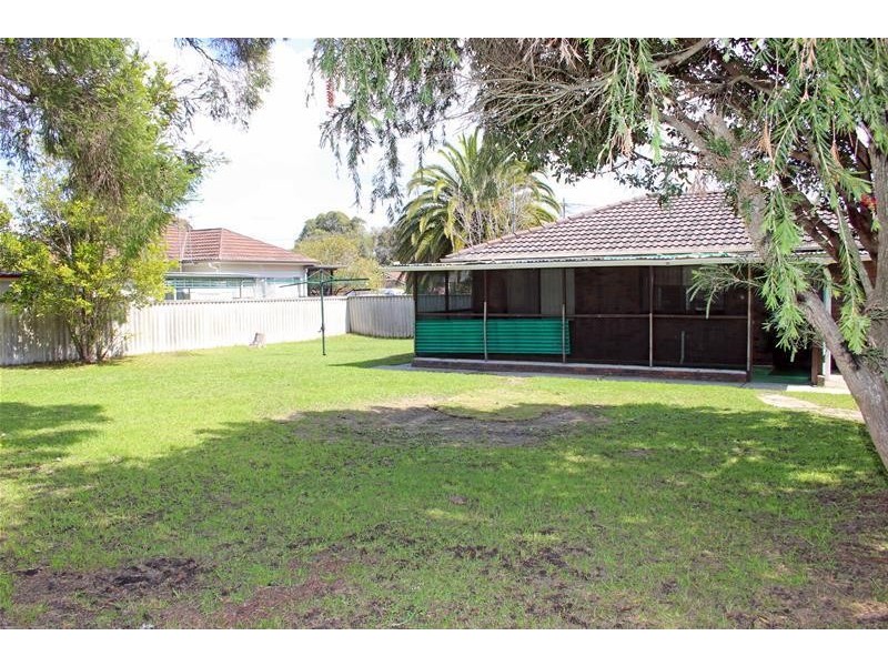 11 Nichols Avenue, Gorokan NSW 2263