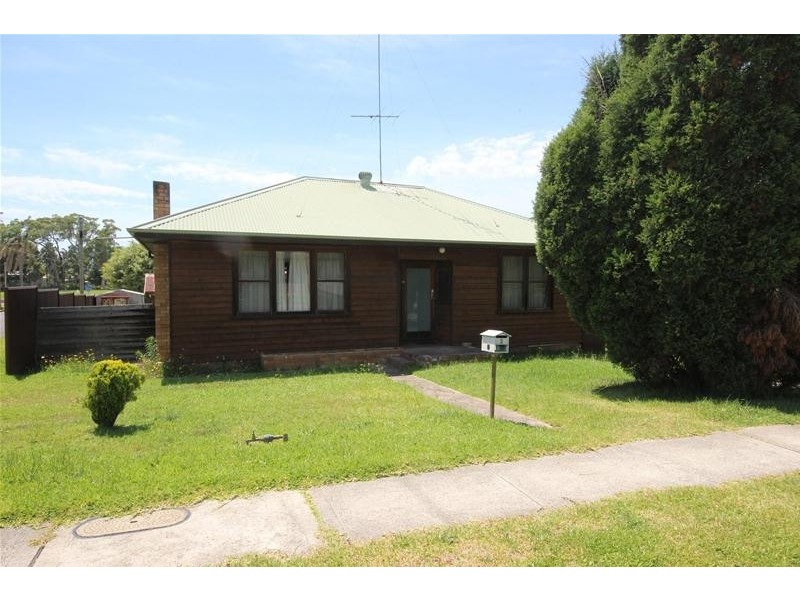 2 Warwick Avenue, Mannering Park NSW 2259