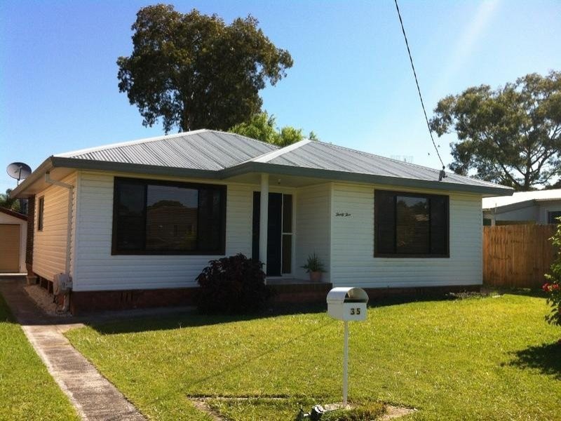 35 Third Avenue, Toukley NSW 2263
