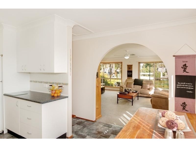 14 Waverley Road, Mannering Park NSW 2259
