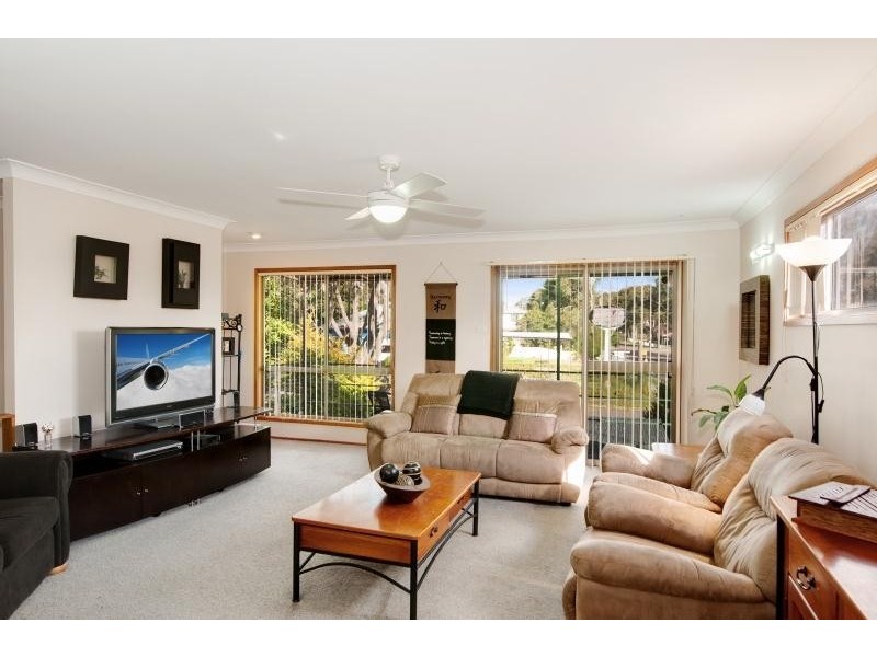 14 Waverley Road, Mannering Park NSW 2259