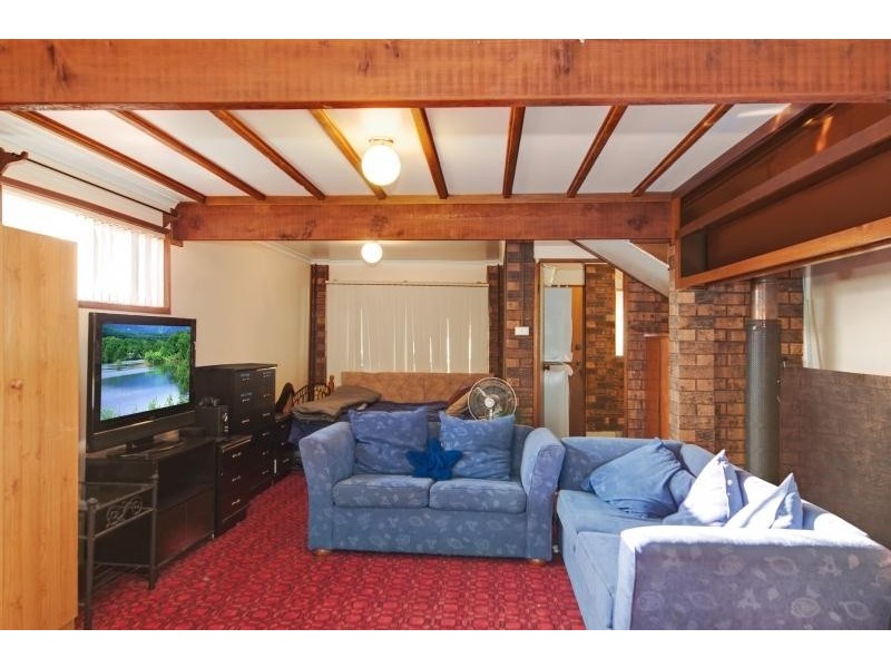 14 Waverley Road, Mannering Park NSW 2259