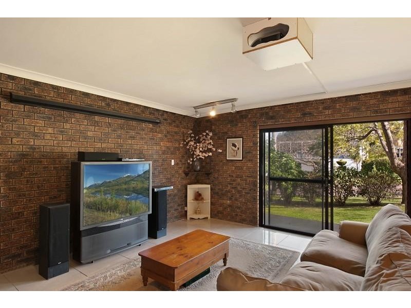 12 Gymea Crescent, Mannering Park NSW 2259