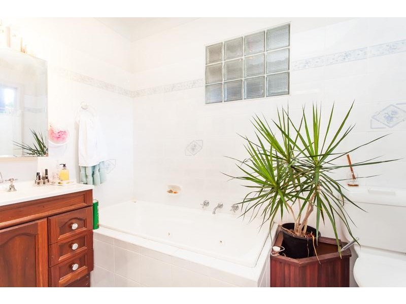 29 Waverley Road, Mannering Park NSW 2259