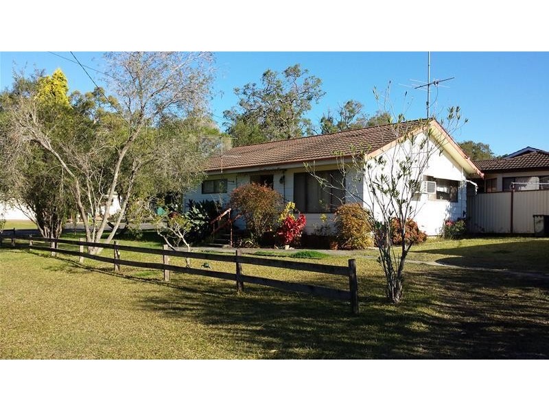 77 Cams Boulevard, Summerland Point NSW 2259