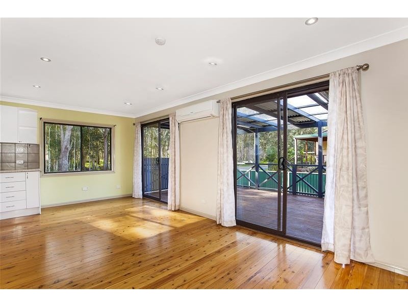 23 Warner Avenue, Tuggerawong NSW 2259