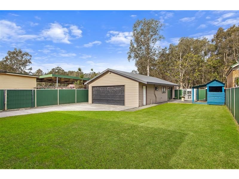 23 Warner Avenue, Tuggerawong NSW 2259