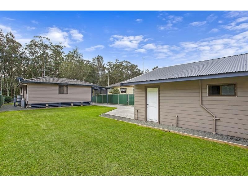 23 Warner Avenue, Tuggerawong NSW 2259