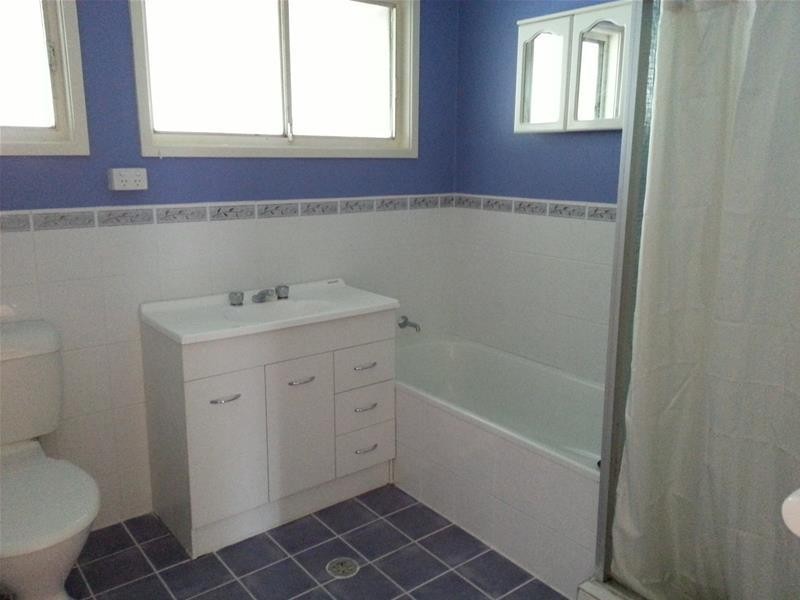 35 Warwick Avenue, Mannering Park NSW 2259