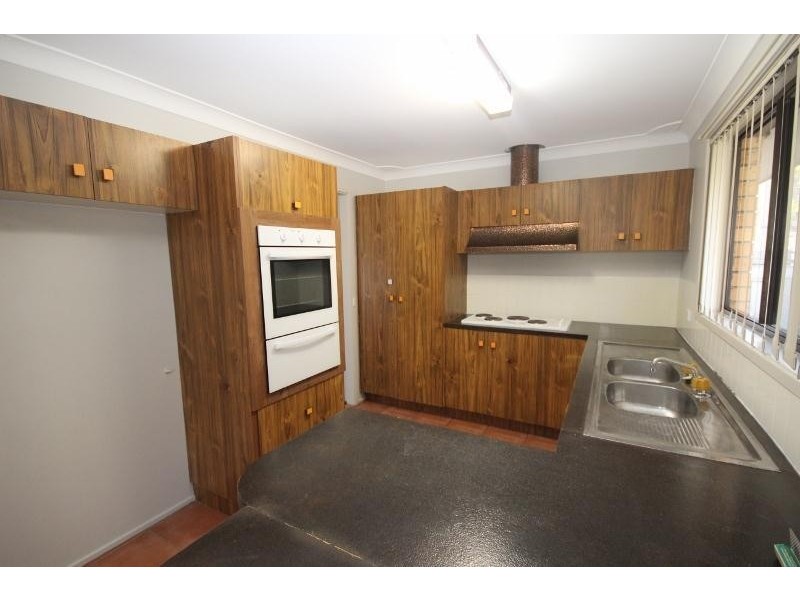 17 Eliot Street, Mannering Park NSW 2259