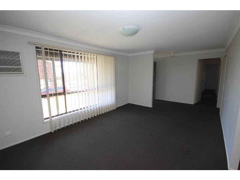 17 Eliot Street, Mannering Park NSW 2259