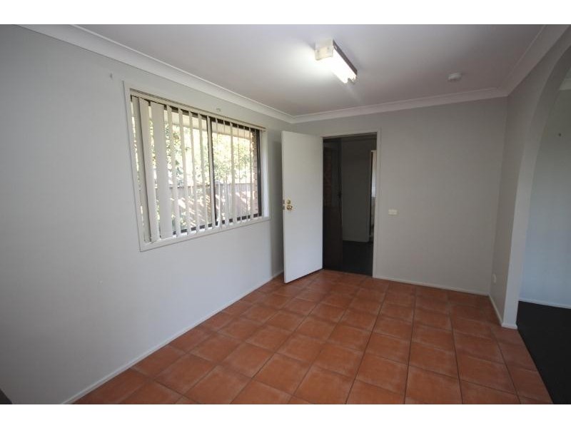 17 Eliot Street, Mannering Park NSW 2259