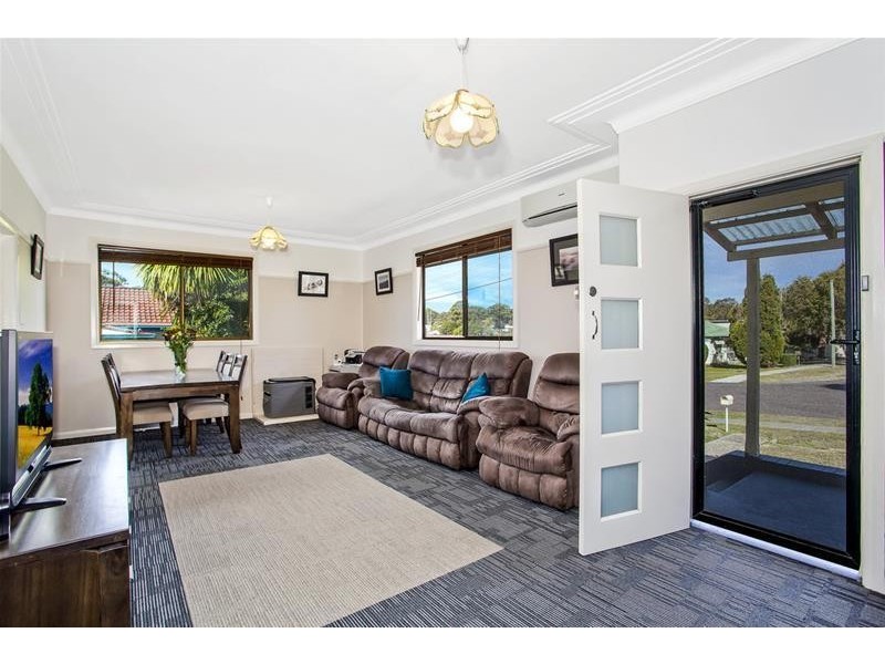 6 Cheryl Street, Mannering Park NSW 2259