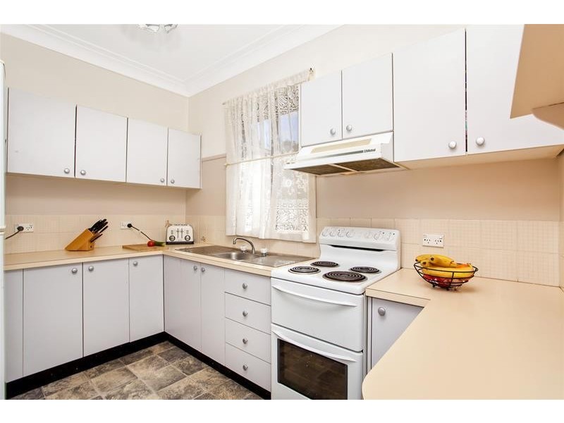 6 Cheryl Street, Mannering Park NSW 2259