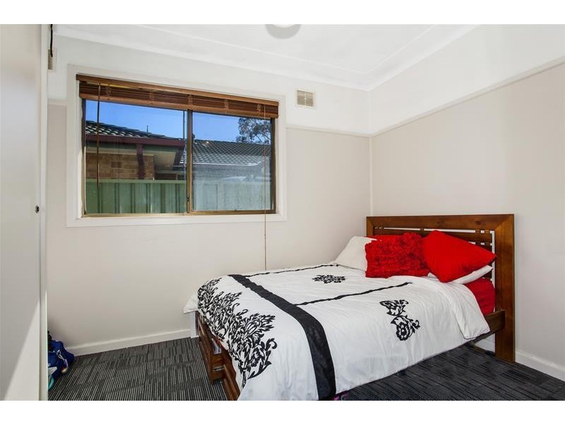 6 Cheryl Street, Mannering Park NSW 2259