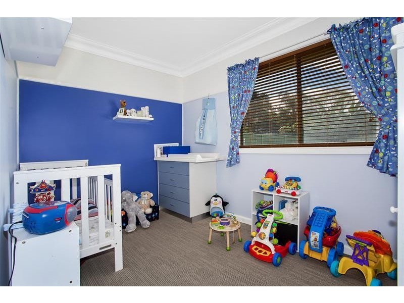 6 Cheryl Street, Mannering Park NSW 2259