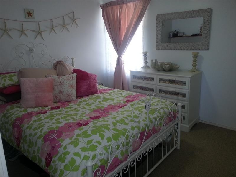 90 Griffith Street, Mannering Park NSW 2259