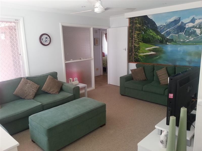 90 Griffith Street, Mannering Park NSW 2259