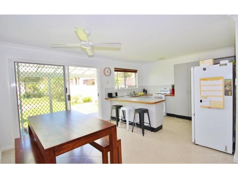 1  Kapala Avenue, Summerland Point NSW 2259