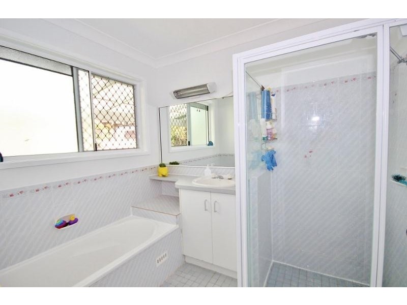 1  Kapala Avenue, Summerland Point NSW 2259