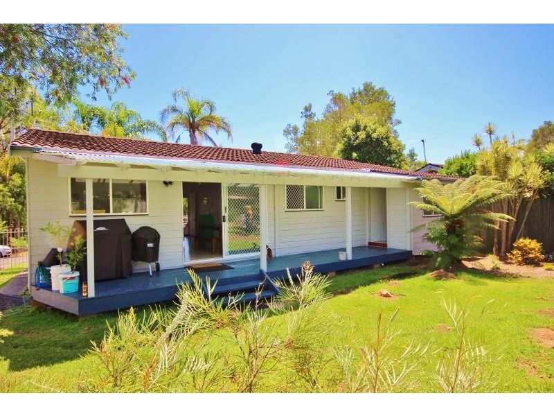 1  Kapala Avenue, Summerland Point NSW 2259