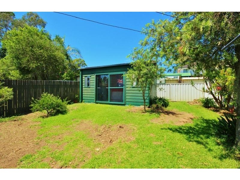 1  Kapala Avenue, Summerland Point NSW 2259