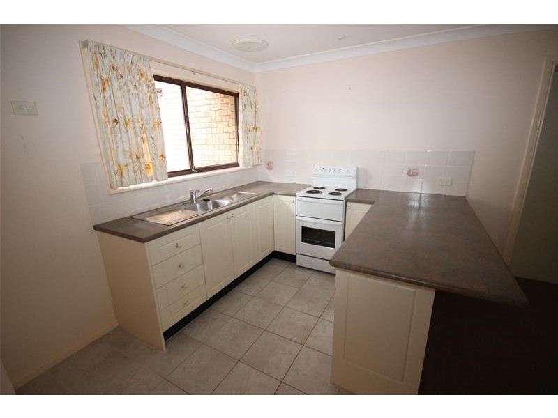 2/37 Macquaire Road, Mannering Park NSW 2259