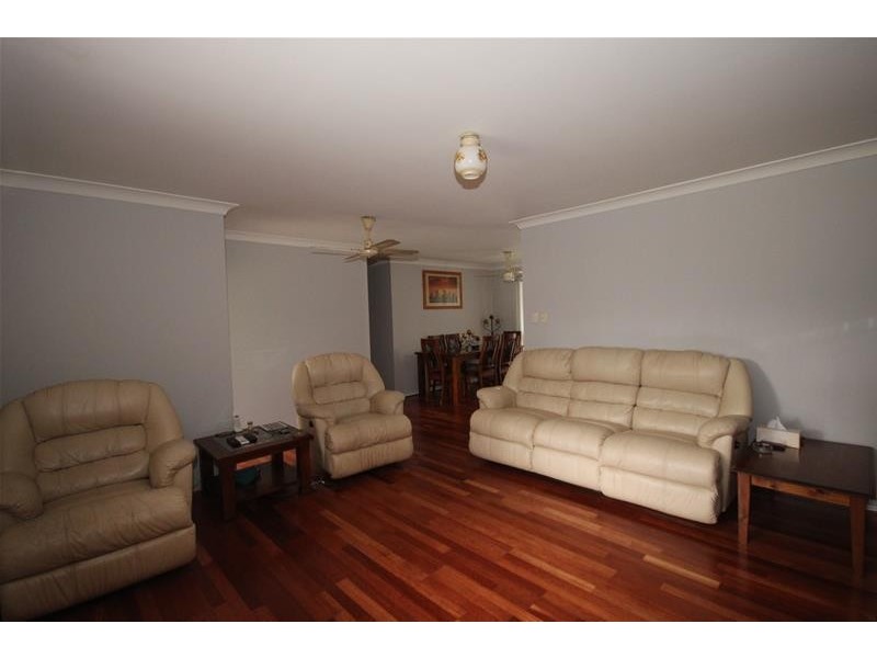 20 Barclay Avenue, Mannering Park NSW 2259