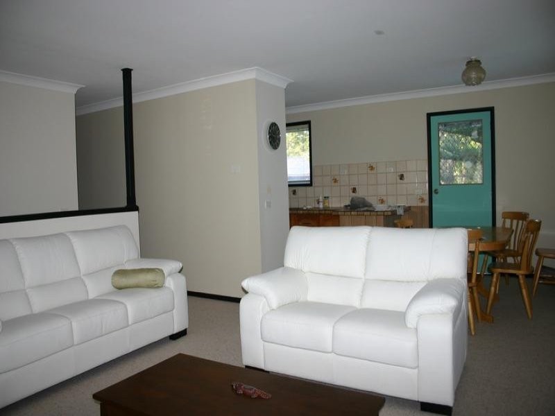 2 Cudgee Avenue, Summerland Point NSW 2259